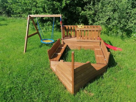 Песочница Лодочка с качелями и горкой