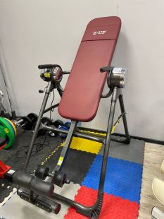 Инверсионный стол Z-UP 3 (серебряная рама, коричневая спинка) Выставочный экземпляр